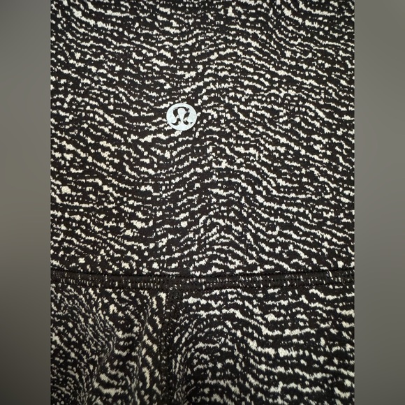 Lululemon leggings with Laser cut details - Picture 3 of 4